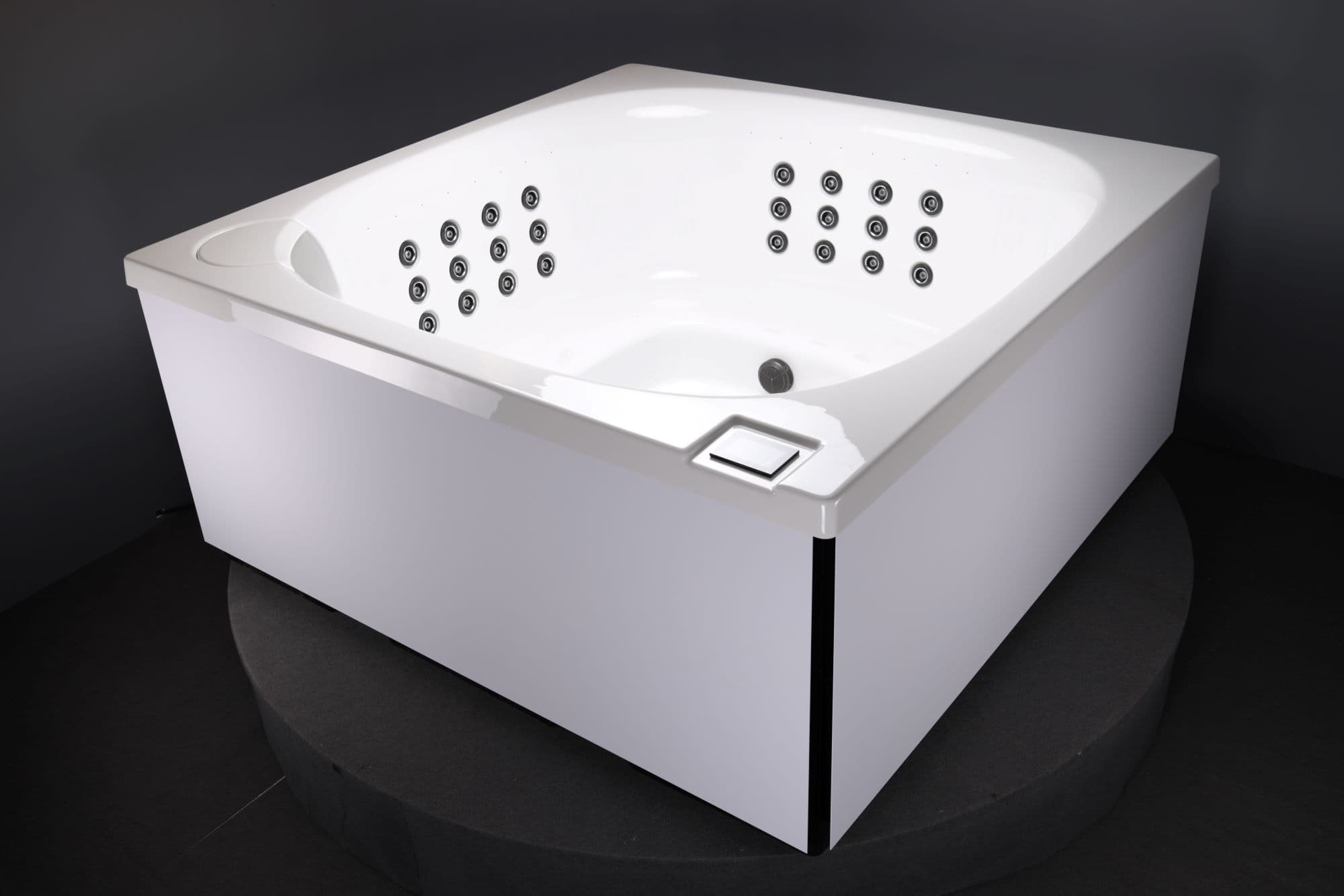 Lumispa L - Hvítur pottur með svartri álklæðningu.